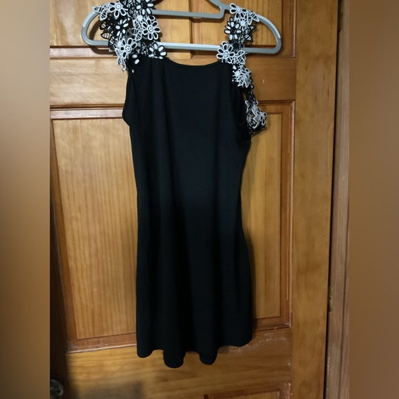 NWOT SHEIN Embroidered B&W Lace Floral Patchwork Cold Shoulder Hollow Out Mini S - Picture 7 of 13